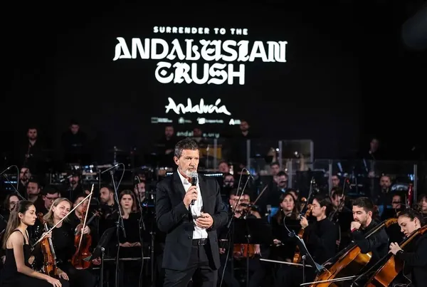 Liana junto a Antonio Banderas en Surrender to the Andalusian Crush