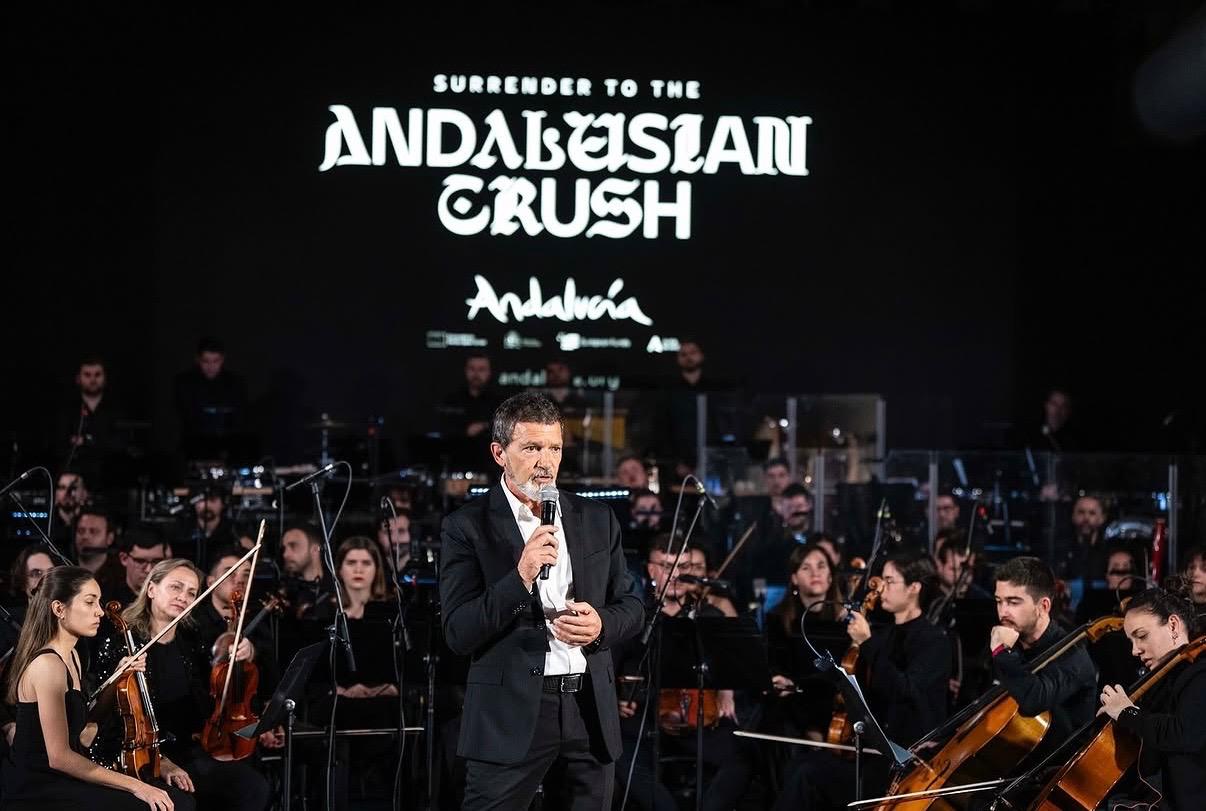 Liana junto a Antonio Banderas en Surrender to the Andalusian Crush